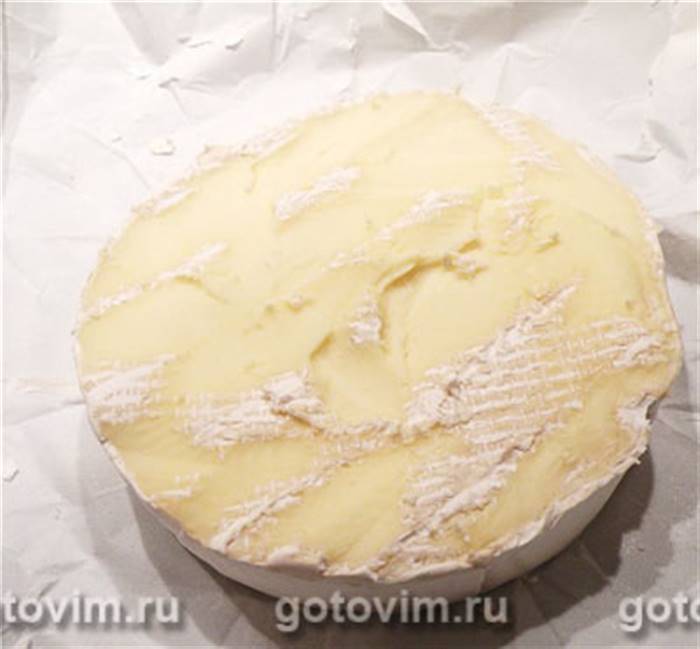 Брі, запечений з ожиною, Крок 01